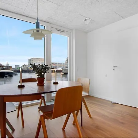 Modern Houseboat - Downtown Apartment *