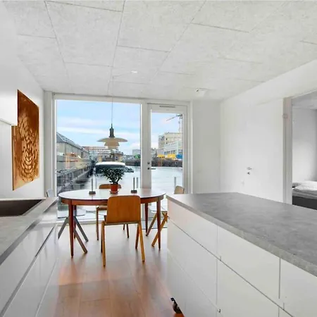 Modern Houseboat - Downtown Apartment *